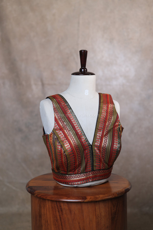 Tharigai- Black Blouse (Attachable Sleeves)