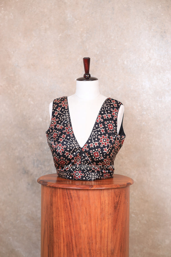 Ava- Black Blouse (Attachable Sleeves)