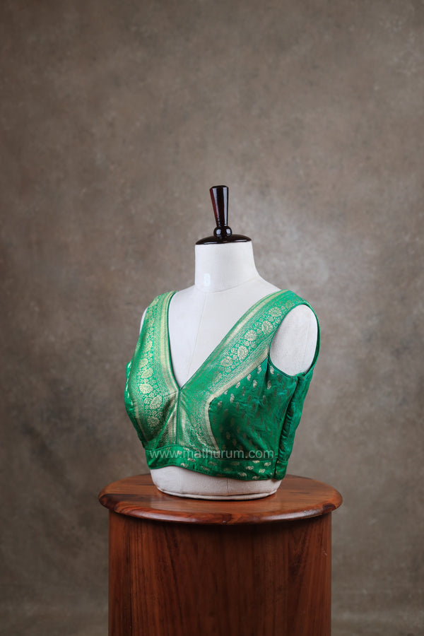 Kundhavai - Light Green Blouse (Attachable Sleeves)
