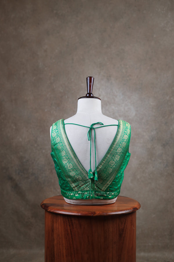 Kundhavai - Light Green Blouse (Attachable Sleeves)