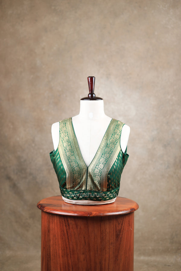 Kundhavai - Dark Green Blouse (Attachable Sleeves)