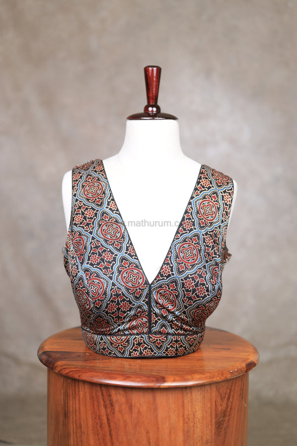 Ava- New Black Blouse (Attachable Sleeves)