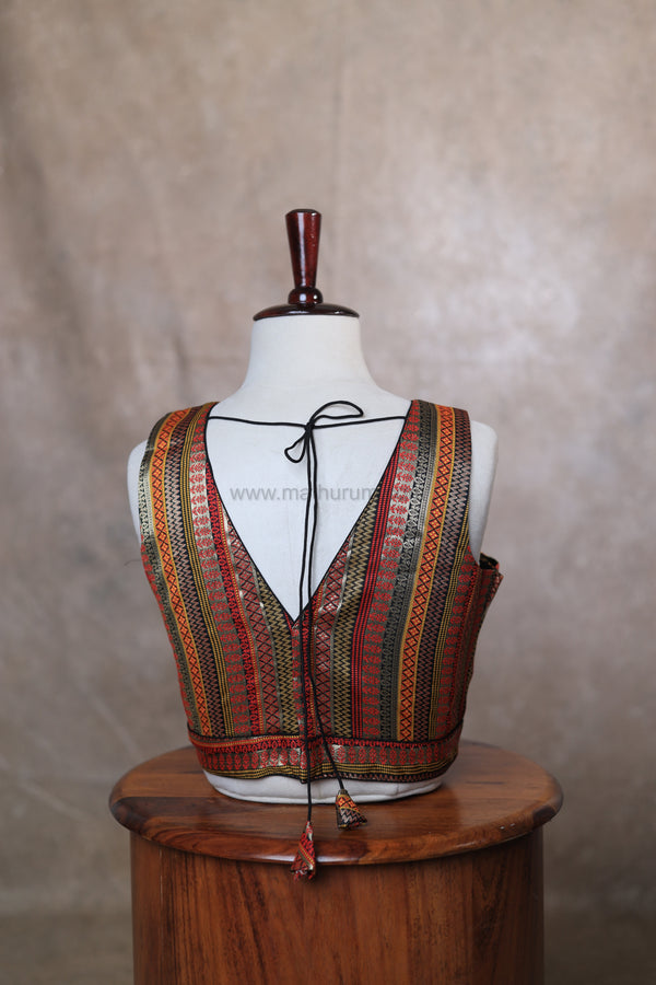 Tharigai- Black Blouse (Attachable Sleeves)